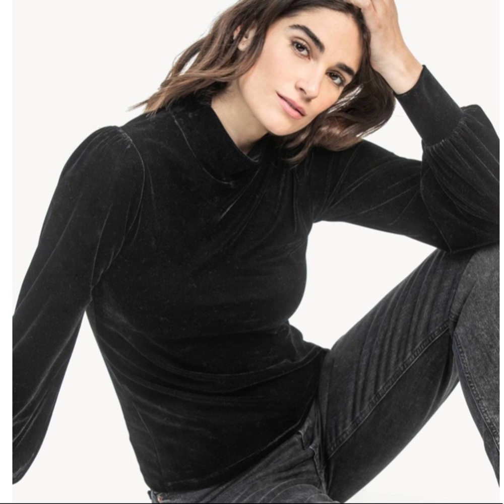 NWT Lilla P Black Velvet Mock Neck Top Small